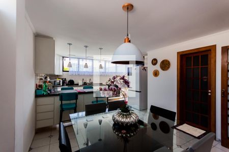 Casa à venda com 320m², 3 quartos e 5 vagas Casa à venda com 320m², 3 quartos e 5 vagasSala de Jantar