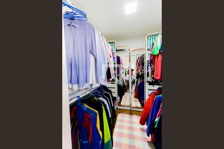 Casa à venda com 320m², 3 quartos e 5 vagas Casa à venda com 320m², 3 quartos e 5 vagasCloset