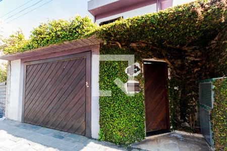 Casa à venda com 320m², 3 quartos e 5 vagas Casa à venda com 320m², 3 quartos e 5 vagasFachada