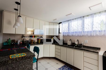 Casa à venda com 320m², 3 quartos e 5 vagas Casa à venda com 320m², 3 quartos e 5 vagasCozinha