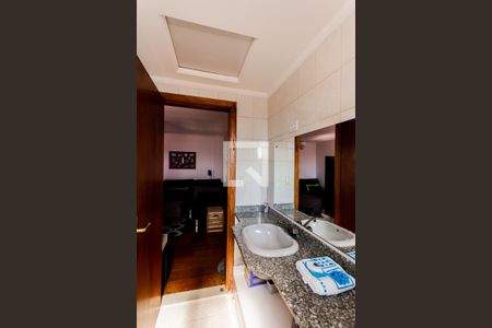 Casa à venda com 320m², 3 quartos e 5 vagas Casa à venda com 320m², 3 quartos e 5 vagasBanheiro