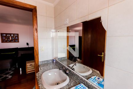 Casa à venda com 320m², 3 quartos e 5 vagas Casa à venda com 320m², 3 quartos e 5 vagasEspelho