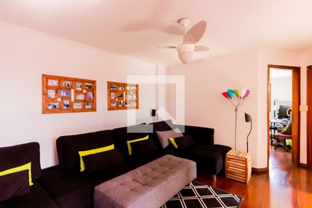 Casa à venda com 320m², 3 quartos e 5 vagas Casa à venda com 320m², 3 quartos e 5 vagasSala de TV