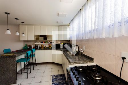 Casa à venda com 320m², 3 quartos e 5 vagas Casa à venda com 320m², 3 quartos e 5 vagasCozinha