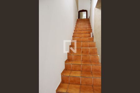 Escada da Sala de casa para alugar com 3 quartos, 156m² em Vila Virgínia, Itaquaquecetuba