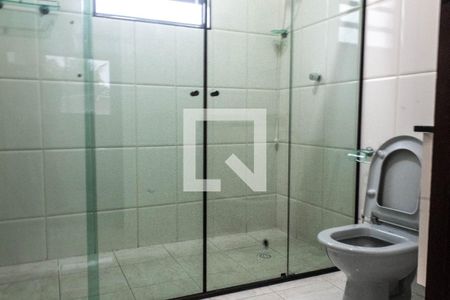 Casa de condomínio para alugar com 250m², 5 quartos e 4 vagasBanheiro