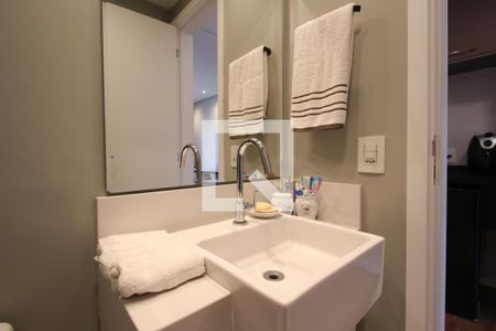 Banheiro  de apartamento para alugar com 1 quarto, 25m² em Indianópolis, São Paulo