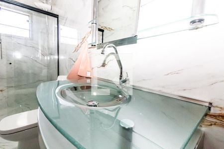 Casa à venda com 140m², 3 quartos e 2 vagas Casa à venda com 140m², 3 quartos e 2 vagasBanheiro da Suíte Quarto 1