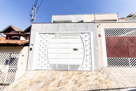 Casa à venda com 140m², 3 quartos e 2 vagas Casa à venda com 140m², 3 quartos e 2 vagasFachada