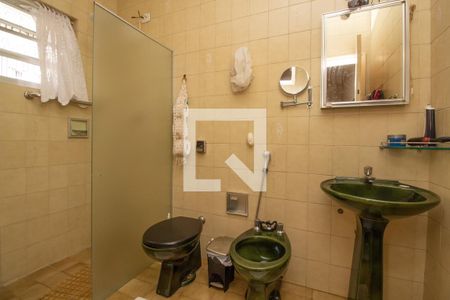 Casa à venda com 245m², 3 quartos e 2 vagas Casa à venda com 245m², 3 quartos e 2 vagasBanheiro Suíte