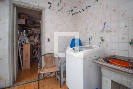 Casa à venda com 245m², 3 quartos e 2 vagas Casa à venda com 245m², 3 quartos e 2 vagasÁrea de Serviço