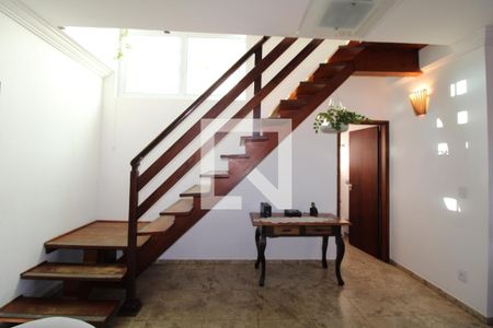Escada de casa à venda com 3 quartos, 319m² em Jardim das Paineiras, Campinas