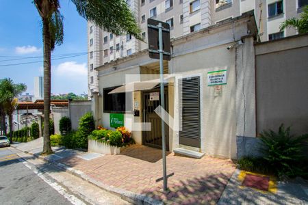 Apartamento para alugar com 47m², 2 quartos e 1 vaga Apartamento para alugar com 47m², 2 quartos e 1 vagaFachada