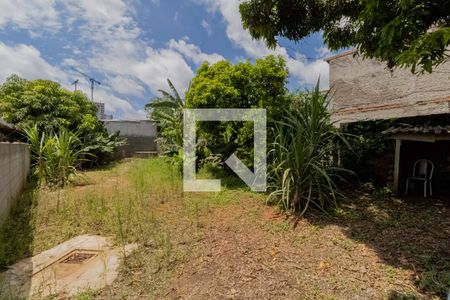 Casa à venda com 350m², 2 quartos e 3 vagasFundos 