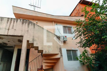 Casa à venda com 131m², 3 quartos e 4 vagasEscadas