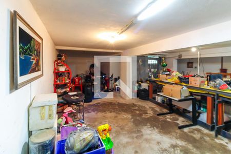 Casa à venda com 131m², 3 quartos e 4 vagasPorão