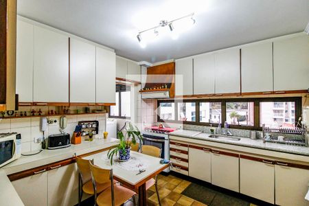 Apartamento à venda com 135m², 3 quartos e 2 vagas Apartamento à venda com 135m², 3 quartos e 2 vagasCozinha