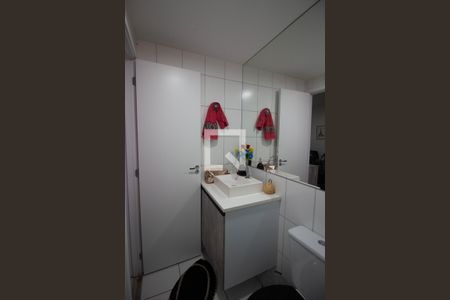 Banheiro de apartamento à venda com 1 quarto, 28m² em Vila Campanela, São Paulo