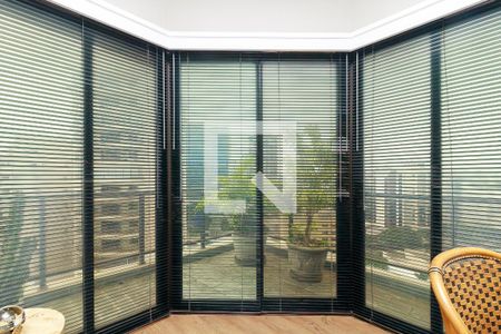 Apartamento à venda com 440m², 5 quartos e 5 vagasCobertura - Sala de TV - Varanda