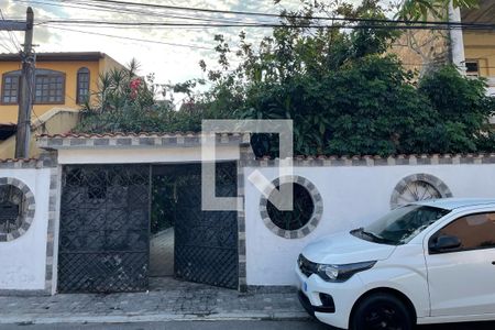 Casa à venda com 350m², 3 quartos e 4 vagas Casa à venda com 350m², 3 quartos e 4 vagasFachada