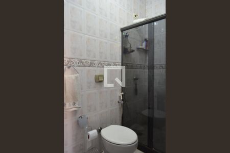 Casa à venda com 350m², 3 quartos e 4 vagasBanheiro da Suíte 2