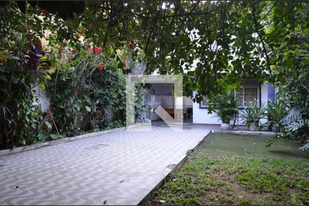 Casa à venda com 350m², 3 quartos e 4 vagasÁrea Externa - Garagem