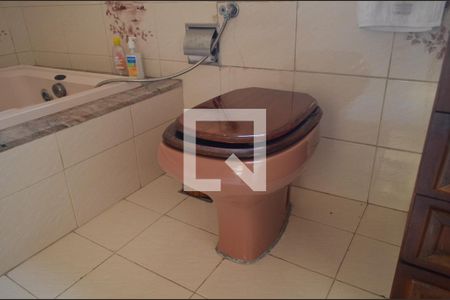 Casa à venda com 350m², 3 quartos e 4 vagasBanheiro da Suíte 3