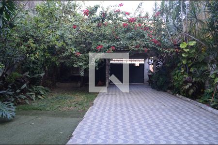 Casa à venda com 350m², 3 quartos e 4 vagasÁrea Externa 