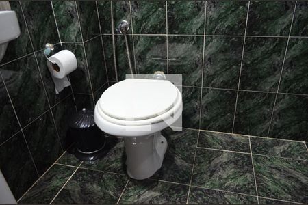 Casa à venda com 350m², 3 quartos e 4 vagasBanheiro da Suíte 1