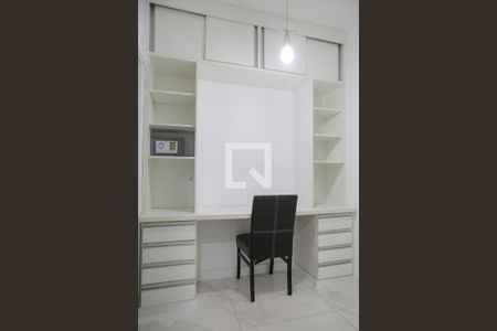 Apartamento para alugar com 224m², 4 quartos e 2 vagasEscritório