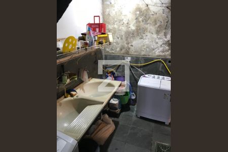 Casa à venda com 282m², 4 quartos e 2 vagas Casa à venda com 282m², 4 quartos e 2 vagasÁrea de Serviço