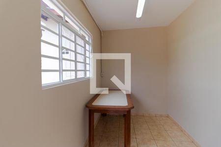 Casa de condomínio à venda com 340m², 3 quartos e 4 vagasQuarto de Serviço