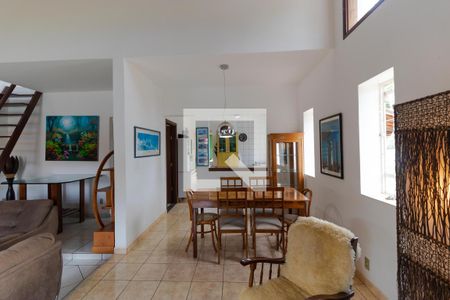 Casa de condomínio à venda com 340m², 3 quartos e 4 vagasSalas