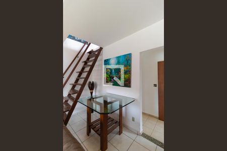 Casa de condomínio à venda com 340m², 3 quartos e 4 vagasSalas