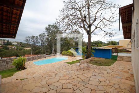 Casa de condomínio à venda com 340m², 3 quartos e 4 vagasQuintal