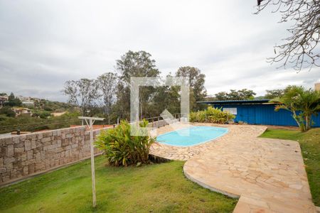 Casa de condomínio à venda com 340m², 3 quartos e 4 vagasQuintal