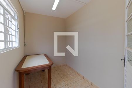 Casa de condomínio à venda com 340m², 3 quartos e 4 vagasQuarto de Serviço