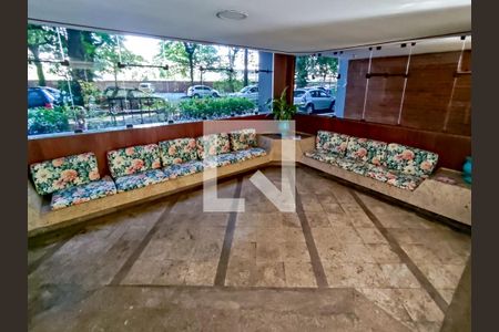 Apartamento à venda com 69m², 2 quartos e 1 vagaFachada e portaria