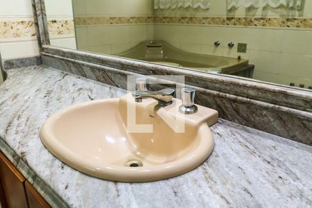 Apartamento à venda com 320m², 4 quartos e 4 vagasBanheiro Suíte 2