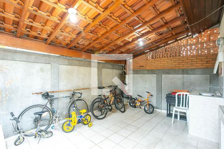 Casa de condomínio à venda com 102m², 3 quartos e 2 vagasQuintal