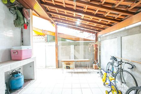 Casa de condomínio à venda com 102m², 3 quartos e 2 vagasQuintal