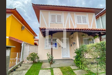 Casa de condomínio à venda com 102m², 3 quartos e 2 vagasFachada