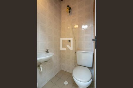Casa de condomínio à venda com 102m², 3 quartos e 2 vagasBanheiro de serviço