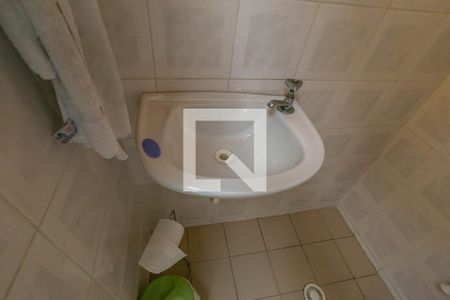 Casa de condomínio à venda com 102m², 3 quartos e 2 vagasBanheiro de serviço