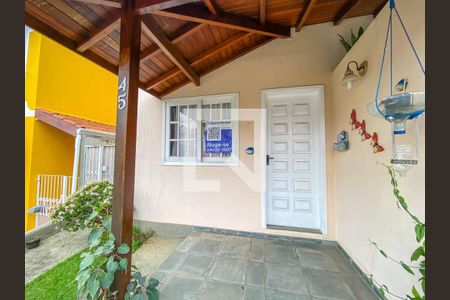 Casa de condomínio à venda com 102m², 3 quartos e 2 vagasEntrada