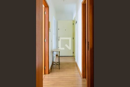 Corredor de apartamento para alugar com 1 quarto, 55m² em Centro Histórico, Porto Alegre
