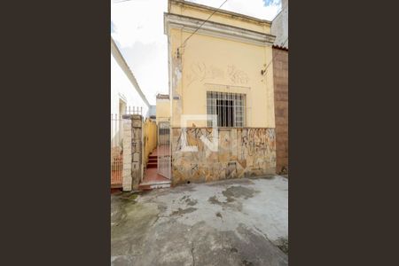 Casa à venda com 210m², 2 quartos e sem vaga Casa à venda com 210m², 2 quartos e sem vagaFachada