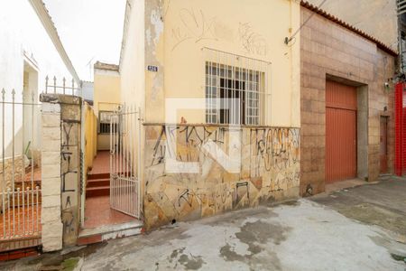 Casa à venda com 210m², 2 quartos e sem vaga Casa à venda com 210m², 2 quartos e sem vagaFachada