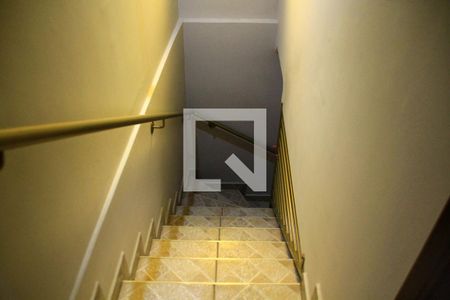 Casa à venda com 206m², 3 quartos e 2 vagas Casa à venda com 206m², 3 quartos e 2 vagasEscada