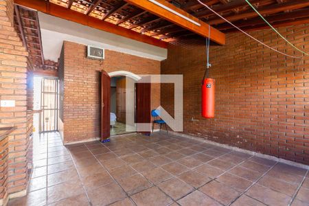 Casa à venda com 192m², 3 quartos e 2 vagas Casa à venda com 192m², 3 quartos e 2 vagasSacada